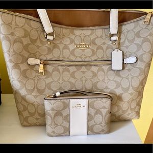 Coach Gallery Tote with wristlet